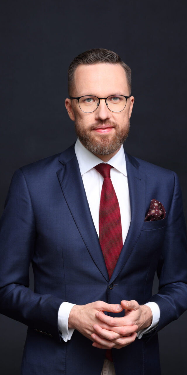 https://kancelaria-zych.pl/wp-content/uploads/2023/12/0F8A8595-1-scaled-e1703891160800-640x1280.jpg